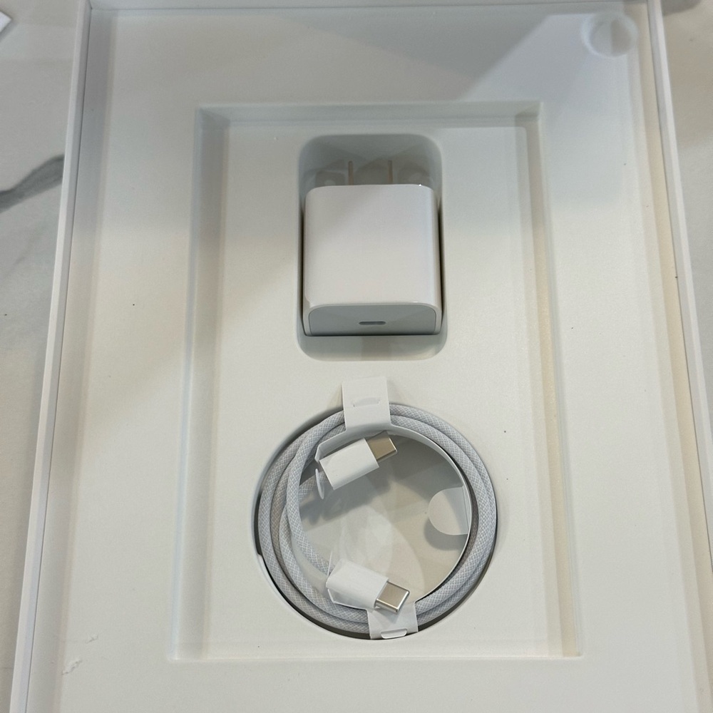 Apple iPad 20W USB-C Power Adapter